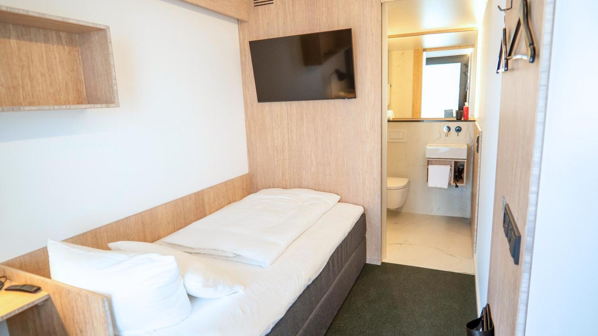 Tin Inn - Heinsberg - Das Hotel Aus Hochwertig Ausgebauten Ueberseecontainern Buitenkant foto