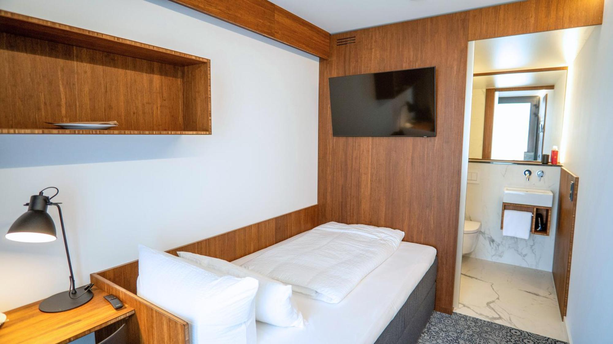 Tin Inn - Heinsberg - Das Hotel Aus Hochwertig Ausgebauten Ueberseecontainern Buitenkant foto